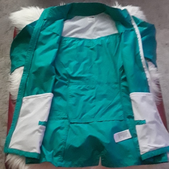 The North Face Jacket (women's) - Picture 8 of 8